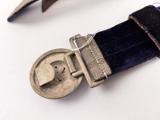 Preußen, Feldbinde für Offiziere, das Schloss versilbert, violettes Unterfutter. Gesamtlänge 133cm, sehr guter Gesamtzustand