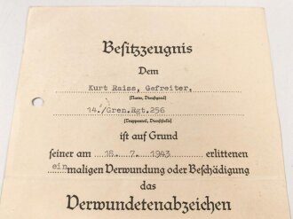 Kleine Urkundengruppe für einen Angehörigen im Grenadier Regiment 256
