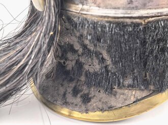 Frankreich , Helm für Kürassiere Modell 1840. In allen Teilen originales Stück, datiert 1839, bei der rechten Kokarde fehlt die Mutter der Schraube