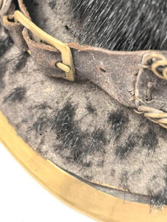 Frankreich , Helm für Kürassiere Modell 1840. In allen Teilen originales Stück, datiert 1839, bei der rechten Kokarde fehlt die Mutter der Schraube