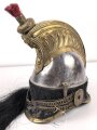 Frankreich , Helm für Kürassiere Modell 1840. In allen Teilen originales Stück, datiert 1839, bei der rechten Kokarde fehlt die Mutter der Schraube