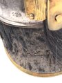 Frankreich , Helm für Kürassiere Modell 1840. In allen Teilen originales Stück, datiert 1839, bei der rechten Kokarde fehlt die Mutter der Schraube