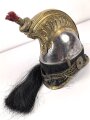 Frankreich , Helm für Kürassiere Modell 1840. In allen Teilen originales Stück, datiert 1839, bei der rechten Kokarde fehlt die Mutter der Schraube