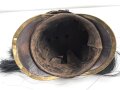 Frankreich , Helm für Kürassiere Modell 1840. In allen Teilen originales Stück, datiert 1839, bei der rechten Kokarde fehlt die Mutter der Schraube