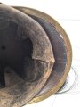 Frankreich , Helm für Kürassiere Modell 1840. In allen Teilen originales Stück, datiert 1839, bei der rechten Kokarde fehlt die Mutter der Schraube