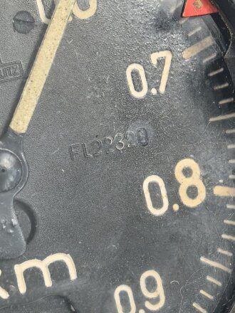 Luftwaffe , Fein-Grobhöhenmesser Fl 22320. Um 1940, Variante mit verstellbaren Marken. So verwendet u.a. im FW190, Bf 109, Ar96, He 111, Ju88. Funktion nicht geprüft