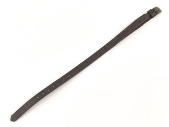 Tornisterriemen Luftwaffe, schokoladenbraunes Leder, Leichtmetallbeschläge. Herstellerstemepl von 1939. Ungebraucht