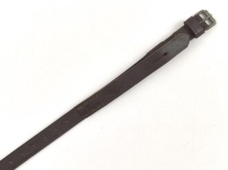 Tornisterriemen Luftwaffe, schokoladenbraunes Leder, Leichtmetallbeschläge. Herstellerstemepl von 1939. Ungebraucht
