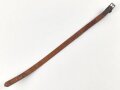 Tornisterriemen Luftwaffe, schokoladenbraunes Leder, Leichtmetallbeschläge. Herstellerstemepl von 1939. Ungebraucht