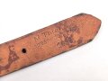 Tornisterriemen Luftwaffe, schokoladenbraunes Leder, Leichtmetallbeschläge. Herstellerstemepl von 1939. Ungebraucht