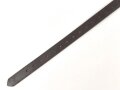 Tornisterriemen Luftwaffe, schokoladenbraunes Leder, Leichtmetallbeschläge. Herstellerstemepl von 1939. Ungebraucht