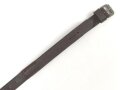 Tornisterriemen Luftwaffe, schokoladenbraunes Leder, Leichtmetallbeschläge. Herstellerstemepl von 1939. Ungebraucht