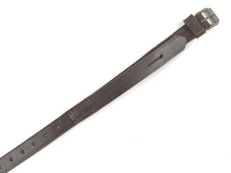 Tornisterriemen Luftwaffe, schokoladenbraunes Leder, Leichtmetallbeschläge. Herstellerstempell von 1939. Ungebraucht