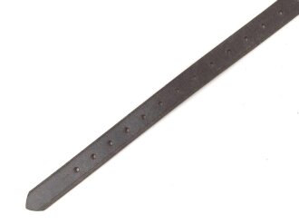 Tornisterriemen Luftwaffe, schokoladenbraunes Leder, Leichtmetallbeschläge. Herstellerstempell von 1939. Ungebraucht