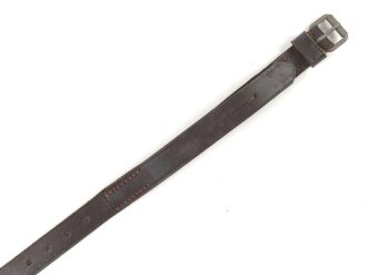 Tornisterriemen Luftwaffe, schokoladenbraunes Leder, Leichtmetallbeschläge. Herstellerstempell von 1939. Ungebraucht