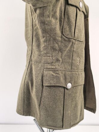 Reichsarbeitsdienst, Feldbluse für Mannschaften. Überder rechten Brusttasche war wohl mal eine Adler gesteckt ( drei kleine Löcher ) Getragenes Stück in gutem Gesamtzustand