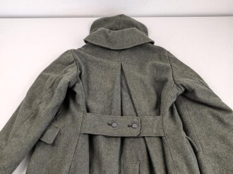 Schwerer Wintermantel für Angehörige der Waffen SS ( keine Ärmelaufschläge, Querriegel hinten durchgehend)  Getragenes Stück in gutem Zustand