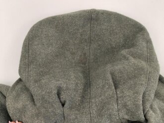 Schwerer Wintermantel für Angehörige der Waffen SS ( keine Ärmelaufschläge, Querriegel hinten durchgehend)  Getragenes Stück in gutem Zustand