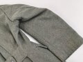 Schwerer Wintermantel für Angehörige der Waffen SS ( keine Ärmelaufschläge, Querriegel hinten durchgehend)  Getragenes Stück in gutem Zustand