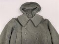 Schwerer Wintermantel für Angehörige der Waffen SS ( keine Ärmelaufschläge, Querriegel hinten durchgehend)  Getragenes Stück in gutem Zustand
