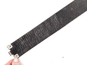 Koppel für einen Angehörigen der Hitlerjugend in der späten Ausführung. Einteiliges Zinkschloss , Hersteller M4/38. Der Riemen aus Ersatzmaterial mit einer Länge von 85cm
