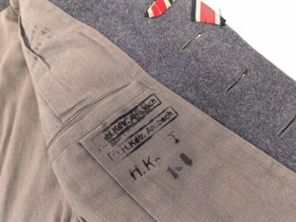 Luftwaffe, Waffenrock für einen Oberfeldwebel im Kampfgeschwader 155 Ansbach. Frühes Kammerstück mit Kragenkordel in sehr gutem Zustand, der Adler neuzeitlich vernäht.
