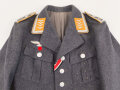 Luftwaffe, Waffenrock für einen Oberfeldwebel im Kampfgeschwader 155 Ansbach. Frühes Kammerstück mit Kragenkordel in sehr gutem Zustand, der Adler neuzeitlich vernäht.