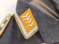 Luftwaffe, Waffenrock für einen Oberfeldwebel im Kampfgeschwader 155 Ansbach. Frühes Kammerstück mit Kragenkordel in sehr gutem Zustand, der Adler neuzeitlich vernäht.