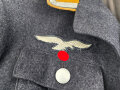 Luftwaffe, Waffenrock für einen Oberfeldwebel im Kampfgeschwader 155 Ansbach. Frühes Kammerstück mit Kragenkordel in sehr gutem Zustand, der Adler neuzeitlich vernäht.