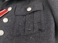 Luftwaffe, Waffenrock für einen Oberfeldwebel im Kampfgeschwader 155 Ansbach. Frühes Kammerstück mit Kragenkordel in sehr gutem Zustand, der Adler neuzeitlich vernäht.