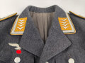 Luftwaffe, Waffenrock für einen Oberfeldwebel im Kampfgeschwader 155 Ansbach. Frühes Kammerstück mit Kragenkordel in sehr gutem Zustand, der Adler neuzeitlich vernäht.