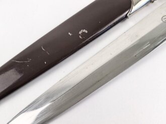 Dienstdolch Modell 1933 für Angehörige der SA. Späte Fertigung RZM M7/36 für E. & F. Hörster, Solingen. Zusammengehöriges Stück in gutem Gesamtzustand