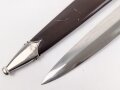 Dienstdolch Modell 1933 für Angehörige der SA. Späte Fertigung RZM M7/36 für E. & F. Hörster, Solingen. Zusammengehöriges Stück in gutem Gesamtzustand