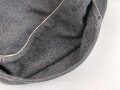 Luftwaffe, Feldmütze Modell 1943 für Offiziere. Ab Werk mit Offizierslitze gefertigtes Stück. Leicht getragen, die Effekten von Hand vernäht