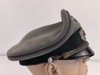 Heer, Schirmmütze für einen Feldgeistlichen / Heeresgeistlichen. Deutlich getragenes Stück mit diversen Mottenschäden. Kopfgrösse gemessen 56