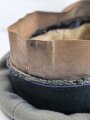 Heer, Schirmmütze für einen Feldgeistlichen / Heeresgeistlichen. Deutlich getragenes Stück mit diversen Mottenschäden. Kopfgrösse gemessen 56