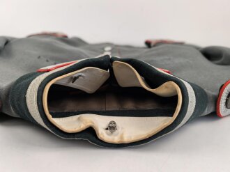 Waffenrock für einen Oberfeldwebel im Artillerie Regiment 10. Eigentumstsück mit diversen , kleineren Beschädigungen, Schneideretikett aus Regensburg