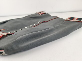 Waffenrock für einen Oberfeldwebel im Artillerie Regiment 10. Eigentumstsück mit diversen , kleineren Beschädigungen, Schneideretikett aus Regensburg
