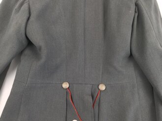 Waffenrock für einen Oberfeldwebel im Artillerie Regiment 10. Eigentumstsück mit diversen , kleineren Beschädigungen, Schneideretikett aus Regensburg