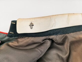 Waffenrock für einen Oberfeldwebel im Artillerie Regiment 10. Eigentumstsück mit diversen , kleineren Beschädigungen, Schneideretikett aus Regensburg