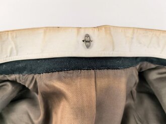 Waffenrock für einen Oberfeldwebel im Artillerie Regiment 10. Eigentumstsück mit diversen , kleineren Beschädigungen, Schneideretikett aus Regensburg