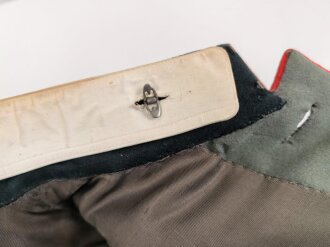 Waffenrock für einen Oberfeldwebel im Artillerie Regiment 10. Eigentumstsück mit diversen , kleineren Beschädigungen, Schneideretikett aus Regensburg