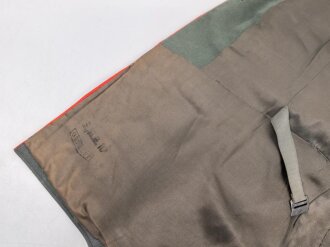 Waffenrock für einen Oberfeldwebel im Artillerie Regiment 10. Eigentumstsück mit diversen , kleineren Beschädigungen, Schneideretikett aus Regensburg