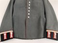 Waffenrock für einen Oberfeldwebel im Artillerie Regiment 10. Eigentumstsück mit diversen , kleineren Beschädigungen, Schneideretikett aus Regensburg