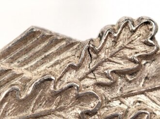 Nahkampfspange silber, Hersteller A.G.M. u.K. Gablonz. Guter Zustand, sauber entnazifiziert