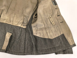 Heer, Feldbluse Modell 1943 für Mannschaften. Leicht getragenes Stück in gutem Gesamtzustand, die Effekten original vernäht