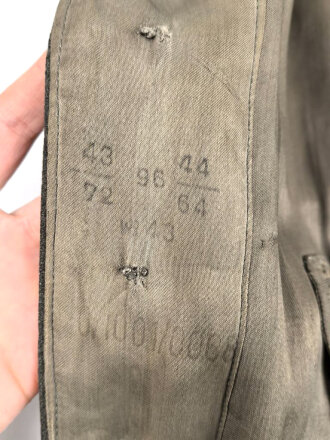 Heer, Feldbluse Modell 1943 für Mannschaften. Leicht getragenes Stück in gutem Gesamtzustand, die Effekten original vernäht
