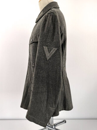 Heer, Feldbluse Modell 1943 für Mannschaften. Leicht getragenes Stück in gutem Gesamtzustand, die Effekten original vernäht