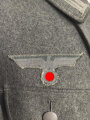 Heer, Feldbluse Modell 1943 für Mannschaften. Leicht getragenes Stück in gutem Gesamtzustand, die Effekten original vernäht