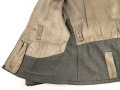 Heer, Feldbluse Modell 1943 für Mannschaften. Leicht getragenes Stück in gutem Gesamtzustand, die Effekten original vernäht